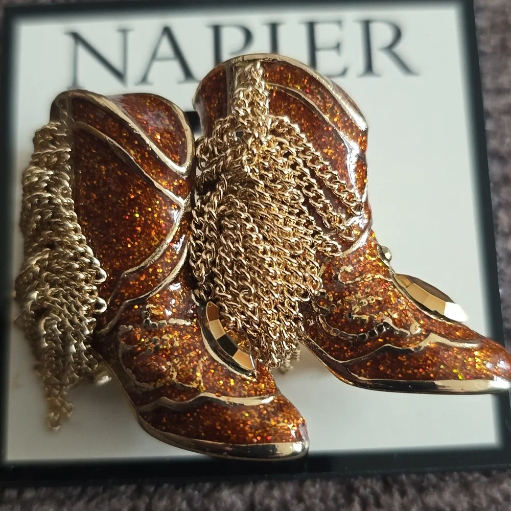 NAPIER WOMEN'S FASHION JEWELRY PIN BEAUTIFUL 